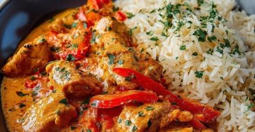 Chicken in Creamy Paprika Sauce with Red Peppers & Rice