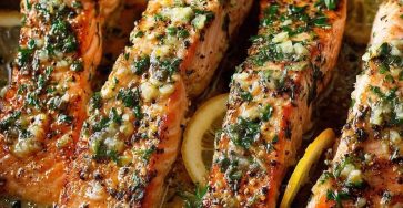 Garlic Butter Lemon Salmon 🧄🍋