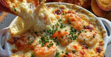 Hot Cheesy Shrimp Dip with Garlic Toast