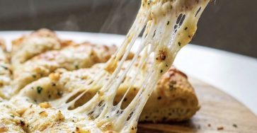 THE CHEESIEST GARLIC BREAD