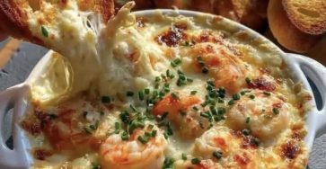Hot Cheesy Shrimp Dip with Garlic Toast